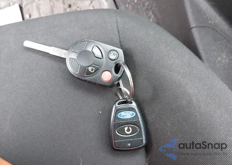 2016 Ford Focus Se z USA, uszkodzony, nr VIN 1FADP3K2XGL233332